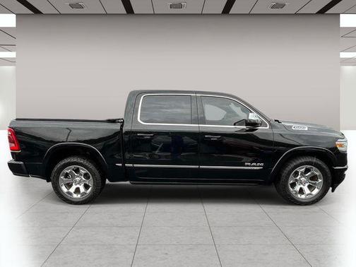 Diamond Black Crystal Pearlcoat 2023 RAM 1500 Limited