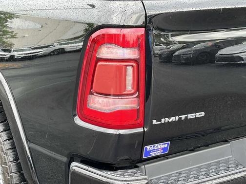 Diamond Black Crystal Pearlcoat 2023 RAM 1500 Limited