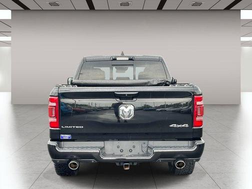 Diamond Black Crystal Pearlcoat 2023 RAM 1500 Limited