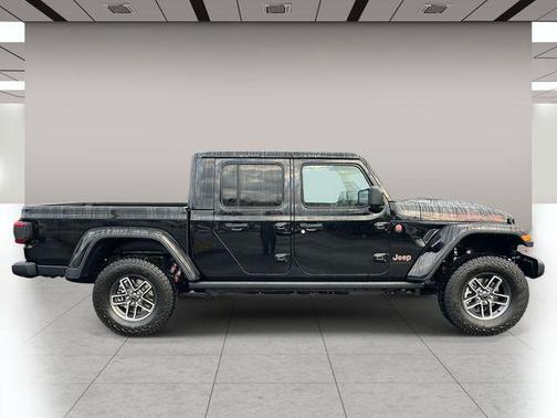 Black Clearcoat 2026 Jeep Gladiator Mojave 4x4