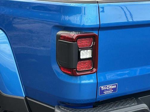 Hydro Blue Pearlcoat 2026 Jeep Gladiator Willys 4x4