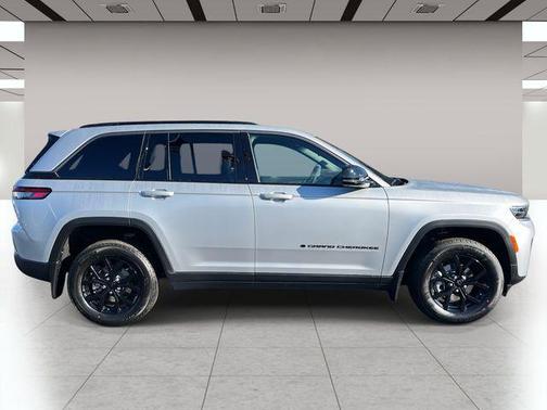 2026 Jeep Grand Cherokee Altitude