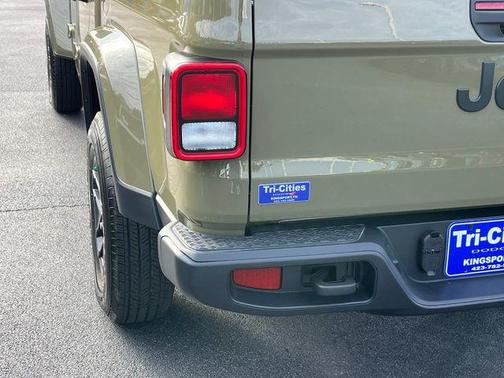 41 2025 Jeep Gladiator Sport S