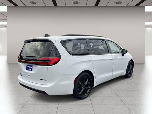 Bright White Clearcoat 2025 Chrysler Pacifica Limited