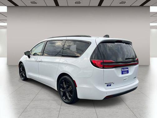 Bright White Clearcoat 2025 Chrysler Pacifica Limited