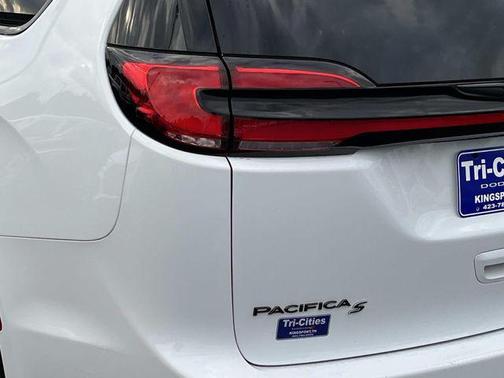 Bright White Clearcoat 2025 Chrysler Pacifica Limited