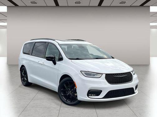 Bright White Clearcoat 2025 Chrysler Pacifica Limited