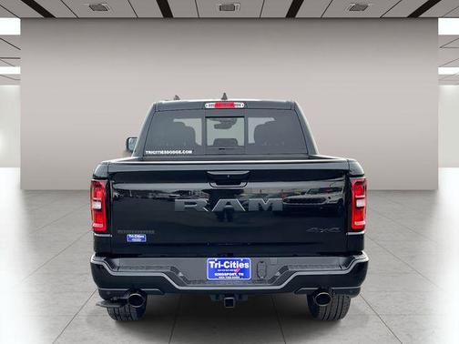 Diamond Black Crystal Pearlcoat 2026 RAM 1500 Big Horn/Lone Star