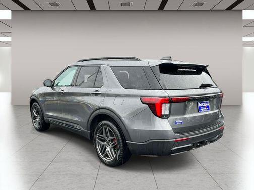 Gray Metallic 2025 Ford Explorer ST-Line