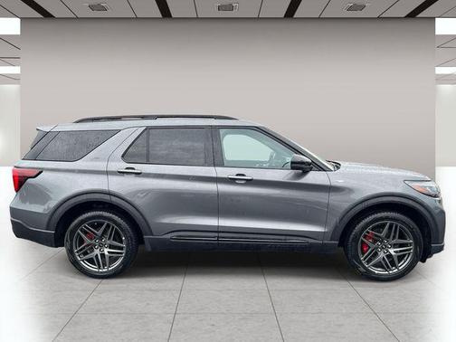 Gray Metallic 2025 Ford Explorer ST-Line