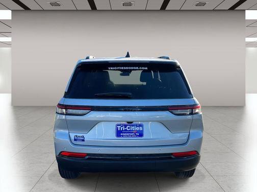 Silver Zynith 2025 Jeep Grand Cherokee Altitude
