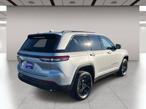 Silver Zynith 2025 Jeep Grand Cherokee Altitude