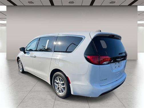 2026 Chrysler Voyager LX