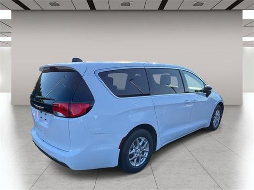 2026 Chrysler Voyager LX