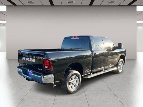 Diamond Black Crystal Pearlcoat 2026 RAM 2500 Big Horn Crew Cab 4x4 6'4' Box