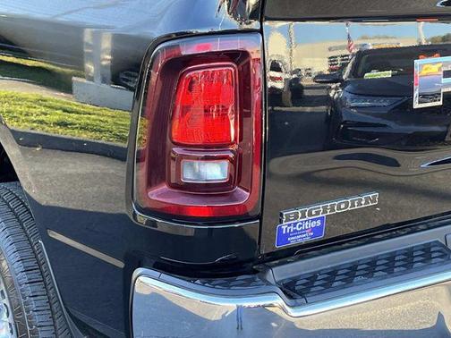 Diamond Black Crystal Pearlcoat 2026 RAM 2500 Big Horn Crew Cab 4x4 6'4' Box