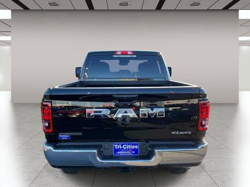 Diamond Black Crystal Pearlcoat 2026 RAM 2500 Big Horn Crew Cab 4x4 6'4' Box