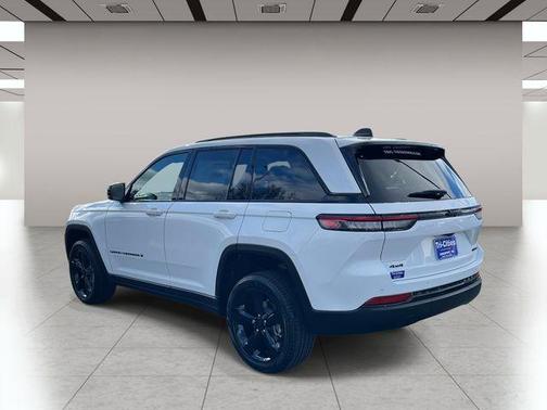 Bright White Clearcoat 2025 Jeep Grand Cherokee Limited
