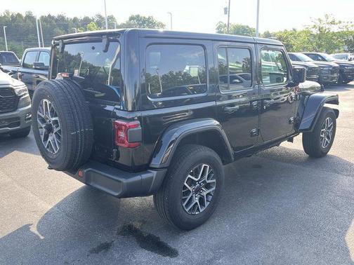 Black Clearcoat 2025 Jeep Wrangler 4-Door Sahara 4x4
