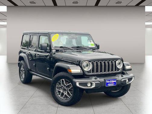 Black Clearcoat 2025 Jeep Wrangler 4-Door Sahara 4x4