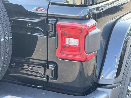 Black Clearcoat 2025 Jeep Wrangler 4-Door Sahara 4x4