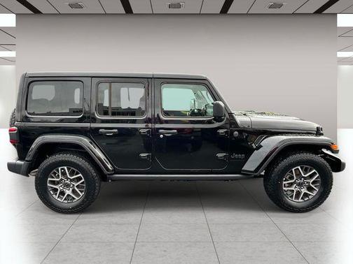 Black Clearcoat 2025 Jeep Wrangler 4-Door Sahara 4x4