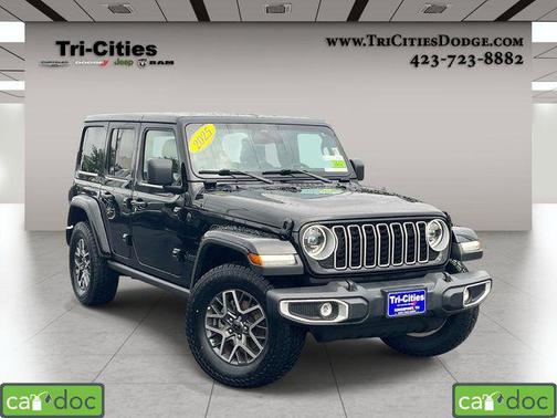 Black Clearcoat 2025 Jeep Wrangler 4-Door Sahara 4x4