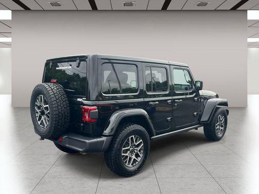 Black Clearcoat 2025 Jeep Wrangler 4-Door Sahara 4x4