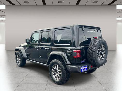 Black Clearcoat 2025 Jeep Wrangler 4-Door Sahara 4x4