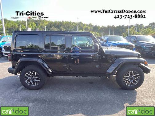 Black Clearcoat 2025 Jeep Wrangler 4-Door Sahara 4x4