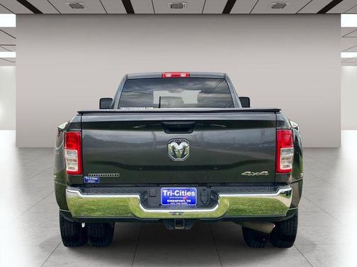 Granite Crystal Metallic Clearcoat 2024 RAM 3500 Big Horn Crew Cab 4x4 8' Box