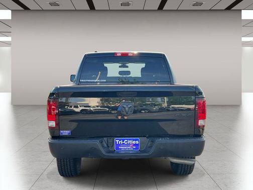 Diamond Black Crystal Pearlcoat 2024 RAM 1500 Classic Warlock Crew Cab 4x4 5'7' Box