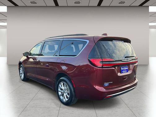Velvet Red Pearlcoat 2022 Chrysler Pacifica Touring L
