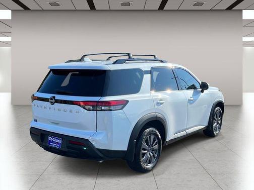 White Pearl 2025 Nissan Pathfinder SV FWD
