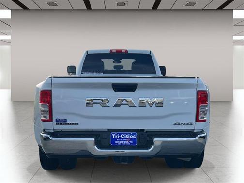 2024 RAM 3500 Big Horn Crew Cab 4x4 8' Box