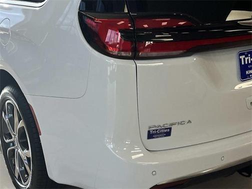 2026 Chrysler Pacifica L