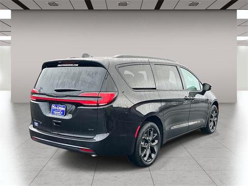 2026 Chrysler Pacifica L