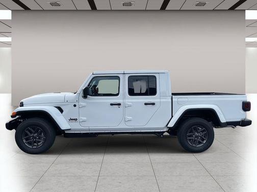 Bright White Clearcoat 2026 Jeep Gladiator Sport S