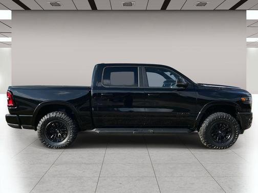 Diamond Black Crystal Pearlcoat 2026 RAM 1500 Big Horn/Lone Star