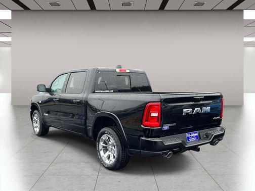 Diamond Black Crystal Pearlcoat 2026 RAM 1500 Big Horn/Lone Star