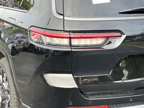 Diamond Black Crystal Pearlcoat 2026 Jeep Grand Cherokee L Summit