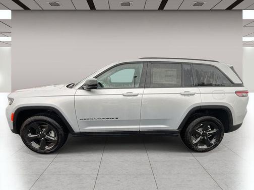 Silver Zynith 2025 Jeep Grand Cherokee Altitude