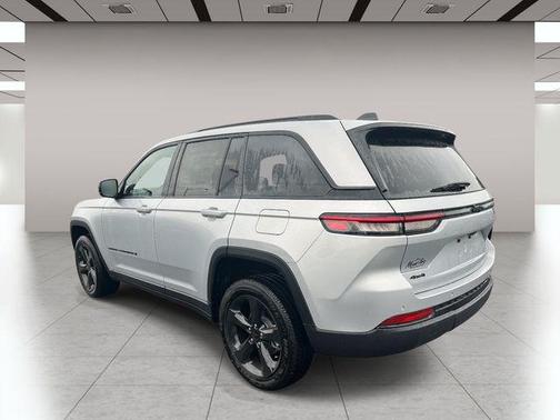 Silver Zynith 2025 Jeep Grand Cherokee Altitude