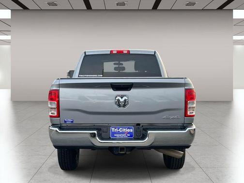 2022 RAM 2500 Tradesman Crew Cab 4x4 6'4' Box