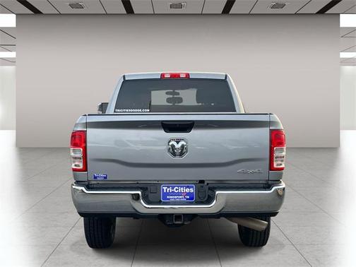 2022 RAM 2500 Tradesman Crew Cab 4x4 6'4' Box
