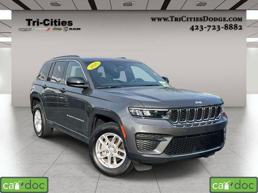 Baltic Gray Metallic Clearcoat 2025 Jeep Grand Cherokee Laredo