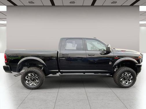 2025 RAM 2500 Big Horn Crew Cab 4x4 6'4' Box