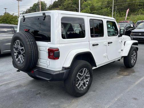 Bright White Clearcoat 2025 Jeep Wrangler 4-Door Sahara 4x4