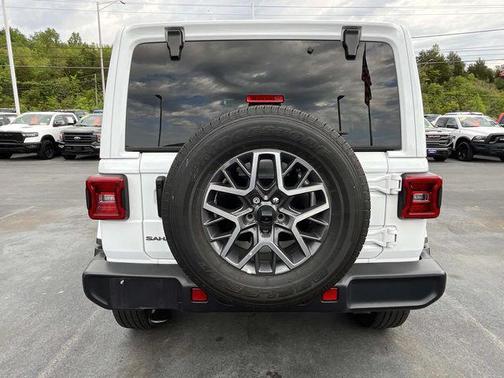 Bright White Clearcoat 2025 Jeep Wrangler 4-Door Sahara 4x4