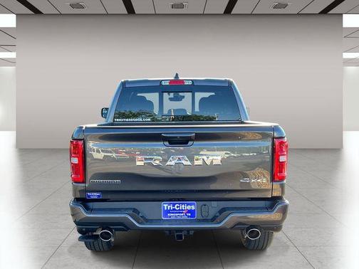 Granite Crystal Metallic Clearcoat 2026 RAM 1500 Big Horn/Lone Star